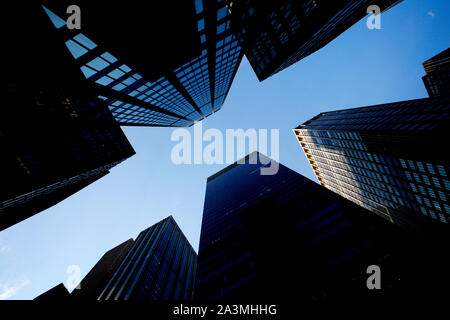 Hochhäuser an der 52. Straße und 6. Avenue in Manhattan in New York Stockfoto