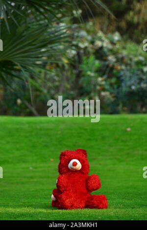 Symbol der Liebe ist eine rote Teddybär Stockfoto