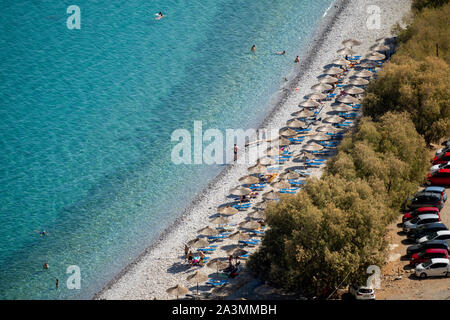 Plaka, Kreta, Griechenland. Oktober 2019, die schmalen Strand von Plaka in Ost Kreta auf der Mirabella Meer. Stockfoto