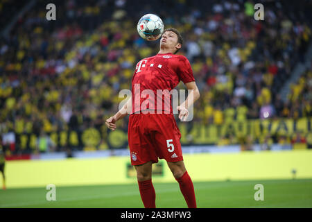 DORTMUND, Deutschland - August 03, 2019: Benjamin Pavard (Bayern München) dargestellt, während die Endrunde der Deutschen 2019/20 Supercup. Stockfoto