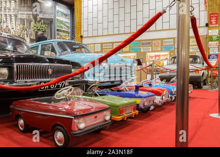 Museum des Autos des Sozialismus - Peshtera, Pasardschik, Bulgarien - 10. Oktober 2019. Autos, die von den Ländern des ehemaligen sozialistischen Lagers hergestellt Stockfoto