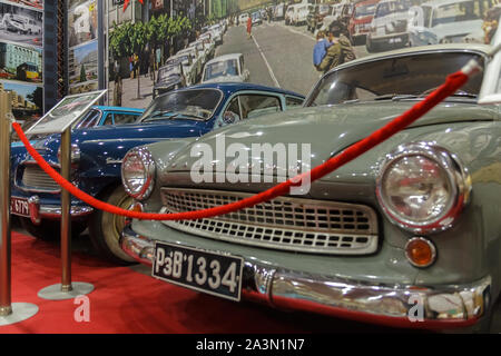 Museum des Autos des Sozialismus - Peshtera, Pasardschik, Bulgarien - 10. Oktober 2019. Autos, die von den Ländern des ehemaligen sozialistischen Lagers hergestellt Stockfoto