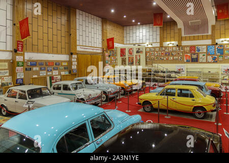 Museum des Autos des Sozialismus - Peshtera, Pasardschik, Bulgarien - 10. Oktober 2019. Autos, die von den Ländern des ehemaligen sozialistischen Lagers hergestellt Stockfoto