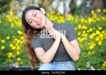 Jugendliche Frauen beten Stockfoto