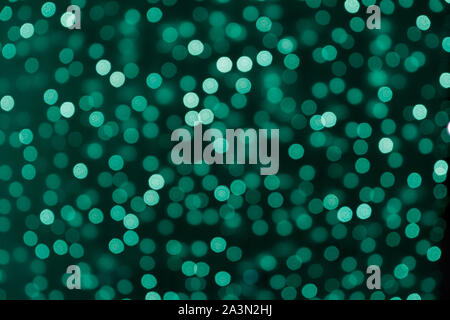 Blaue Girlande verwischt. City Night Light blur Bokeh, defokussiertem Hintergrund. Abstrakte Muster. Stockfoto