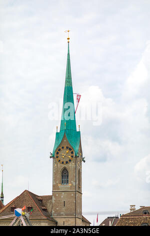 Uhrturm der Fraumunster Kirche in Zürich, Schweiz Stockfoto