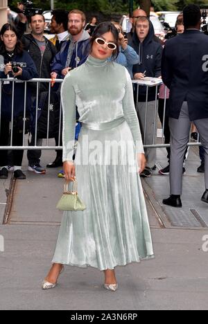 Priyanka Chopra heraus und über für Celebrity Candids - DI,, New York, NY, 8. Oktober 2019. Foto: Kristin Callahan/Everett Collection Stockfoto