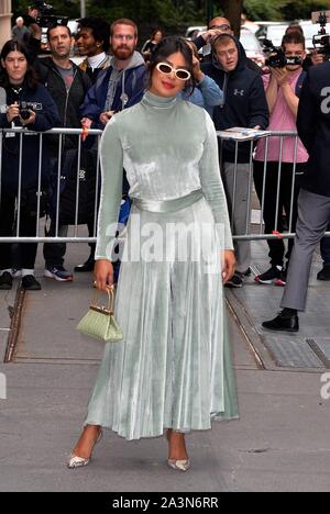 Priyanka Chopra heraus und über für Celebrity Candids - DI,, New York, NY, 8. Oktober 2019. Foto: Kristin Callahan/Everett Collection Stockfoto