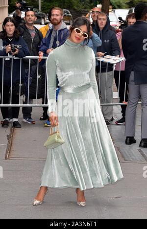 Priyanka Chopra heraus und über für Celebrity Candids - DI,, New York, NY, 8. Oktober 2019. Foto: Kristin Callahan/Everett Collection Stockfoto