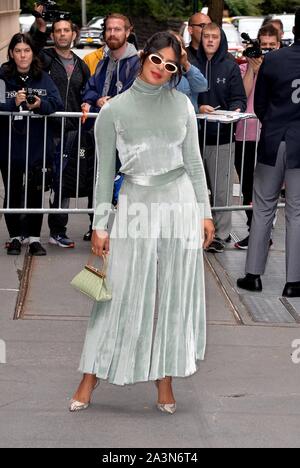 Priyanka Chopra heraus und über für Celebrity Candids - DI,, New York, NY, 8. Oktober 2019. Foto: Kristin Callahan/Everett Collection Stockfoto