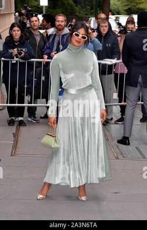 Priyanka Chopra heraus und über für Celebrity Candids - DI,, New York, NY, 8. Oktober 2019. Foto: Kristin Callahan/Everett Collection Stockfoto