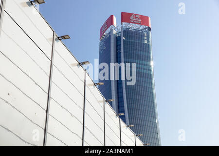 Mailand, Italien - 03. März 2019: Zaha Hadid Architects, neuer Generali Tower - verdrehter Wolkenkratzer, organisch geformtes Hochhaus, Citylife Viertel Stockfoto