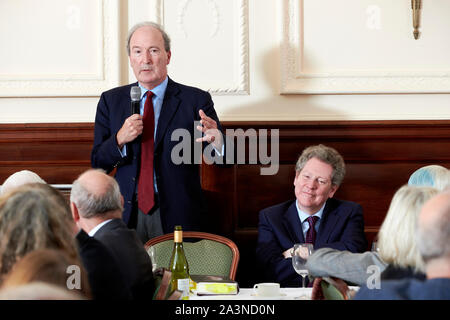 Charles Moore in den Oldie literarische Mittagessen; 08/10/19. Stockfoto