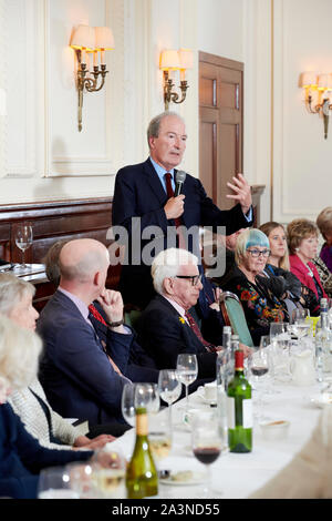 Charles Moore in den Oldie literarische Mittagessen; 08/10/19. Stockfoto