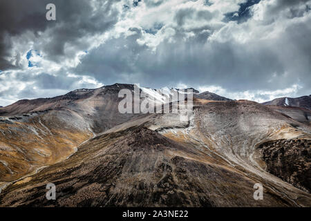 Ansicht des Himalaya in der Nähe von Tanglang La Pass, Ladakh Stockfoto