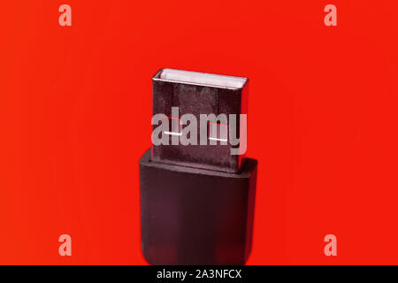 Nahaufnahme Makro einer USB-A-Kabel auf Farbe Hintergrund isolieren Stockfoto