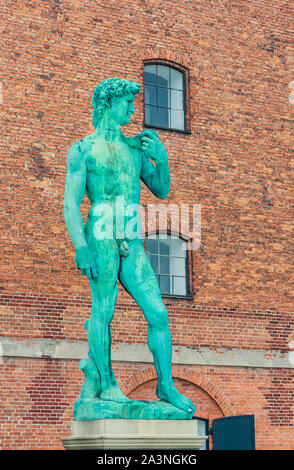 Nachbildung von Michelangelos David-Statue von außerhalb des Royal Cast Sammlung Gebäude auf langelinie Promenade. Kopenhagen. Dänemark Stockfoto