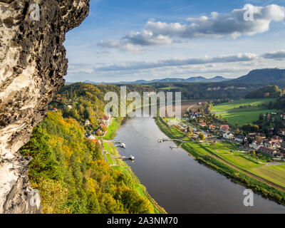 Blick auf Rathen in der Sächsischen Schweiz Stockfoto