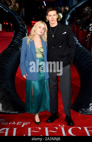 Harris Dickinson und Rose Grau an der Malefiz: Herrin des Bösen Europäischen Premiere auf der Imax Waterloo in London statt. Bild Datum: Mittwoch, 9. Oktober 2019. Siehe PA Geschichte showbiz Malefiz. Foto: Ian West/PA-Kabel Stockfoto