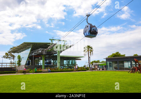 Funchal, Madeira, Portugal - September 10, 2019: Seilbahn Station im Madeira Hauptstadt Funchal anschließen und Stadt Monte auf die angrenzenden Hügel. Gondel, der Standseilbahn. Transport Service, Transport. Stockfoto