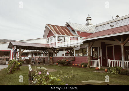 Waterbury, Vermont - 29. September 2019: Besuch in Kalten hohlen Apfelwein für den berühmten Apfelwein Donuts und Apple Cider in Waterbury, Vermont. Stockfoto