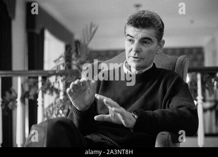 Schauspieler und Regisseur Richard Benjamin, fotografiert während einer 1990 Interview in Evanston, Illinois. Stockfoto