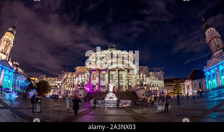 Berlin, Deutschland. 09 Okt, 2019. Der Gendarmenmarkt ist beim Festival der Lichter' Berlin leuchtet leuchtet auf'. Quelle: Britta Pedersen, Paul Zinken/dpa/Alamy leben Nachrichten Stockfoto