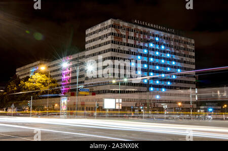 Berlin, Deutschland. 09 Okt, 2019. Das Haus der Statistik am Alexanderplatz ist auf dem Festival der Lichter "Berlin leuchtet" beleuchtet. Quelle: Britta Pedersen, Paul Zinken/dpa/Alamy leben Nachrichten Stockfoto