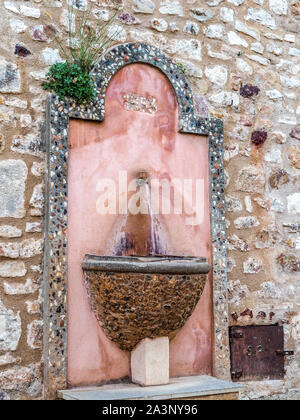 Springbrunnen in Roussillon, Frankreich Stockfoto