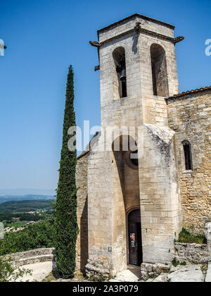 Mittelalterliche Kirche in Oppede Le Vieux, Frankreich Stockfoto