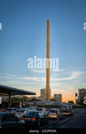 Obelisk von Calatrava in Plaza de Castilla, Madrid. Stockfoto