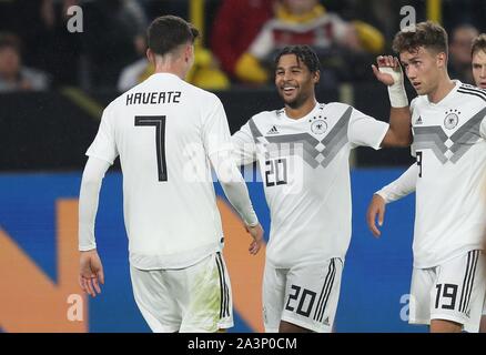 Dortmund, Deutschland. 09 Okt, 2019. firo: 09.10.2019 Fußball, 2019/2020 Landerspiel: Nationalmannschaft Deutschland - Argentinien Ziel für Jubel 2:0 durch Kai Havertz mit Serge Gnabry | Verwendung der weltweiten Kredit: dpa/Alamy leben Nachrichten Stockfoto