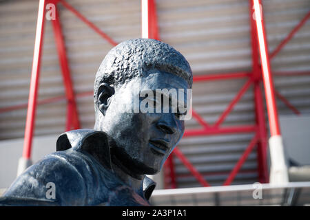 Oktober 6th, 2019, Lissabon, Portugal - die Statue von Eusebio da Silva Ferreira außerhalb des Stadions Sport Lisboa und Benfica, als von vielen als o Stockfoto