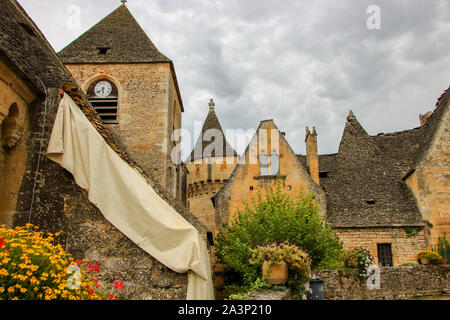 Mittelalterliche Häuser in dem Dorf Saint Amand de Coly, Perigord Noir in Aquitanien, Frankreich Stockfoto