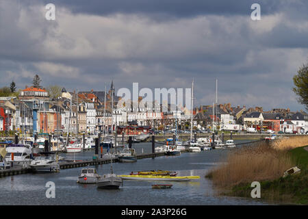 Le Port de Plaisance de Saint Valery sur Somme, Les Bateaux moteur et Les Voiliers accostés. Stockfoto