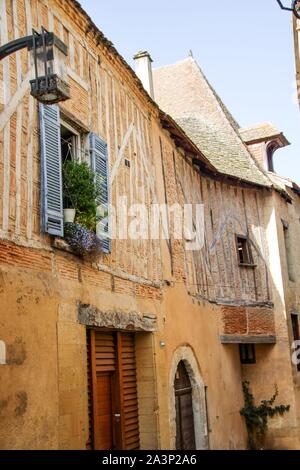 Fachwerkhaus in der mittelalterlichen Stadt Begerac in Aquitaine, Perigord, Frankreich Stockfoto