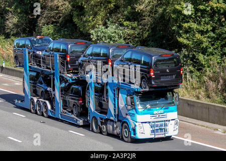 Mercedes Vito Hackney Taxis ECM auf Autotransporter; Bulk Transport-Lieferwagen, Abholung und Lieferung, LKW, Transport, LKW, Fracht, Mercedes-Benz Fahrzeug, Lieferung, Transport, Industrie, Lieferkettenfracht, auf der M6 in Lancaster, Großbritannien Stockfoto