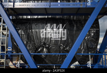 Rotorblätter sind in Erwartung der Versand auf IMS Vestas' Malerei und Logistik Facility der stillgelegten Kraftwerk in Fawley, Hampshire gespeichert. PA-Foto. Bild Datum: Mittwoch, 9. Oktober 2019. Photo Credit: Andrew Matthews/PA-Kabel Stockfoto