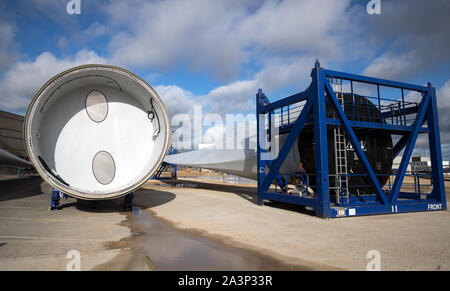 Rotorblätter sind in Erwartung der Versand auf IMS Vestas' Malerei und Logistik Facility der stillgelegten Kraftwerk in Fawley, Hampshire gespeichert. PA-Foto. Bild Datum: Mittwoch, 9. Oktober 2019. Photo Credit: Andrew Matthews/PA-Kabel Stockfoto