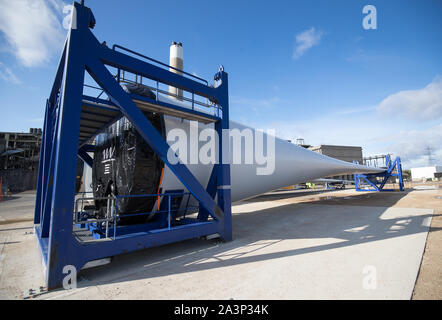 Rotorblätter sind in Erwartung der Versand auf IMS Vestas' Malerei und Logistik Facility der stillgelegten Kraftwerk in Fawley, Hampshire gespeichert. PA-Foto. Bild Datum: Mittwoch, 9. Oktober 2019. Photo Credit: Andrew Matthews/PA-Kabel Stockfoto