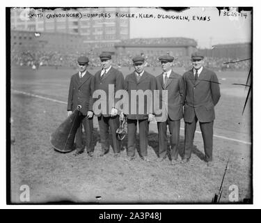 Smith (Ansager) & Schiedsrichter Charles Cy Rigler, Bill Klem, Francis Seide O'Laughlin, Billy Evans, 1915 World Series (Baseball) Stockfoto