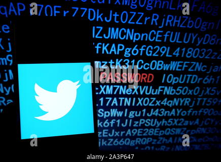 Indien. 9. Okt., 2019. In diesem Foto Abbildung: Die beliebtesten Social Networking Application Twitter Logo gesehen auf dem Smartphone angezeigt. Credit: Avishek Das/SOPA Images/ZUMA Draht/Alamy leben Nachrichten Stockfoto