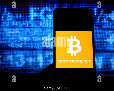 Indien. 9. Okt., 2019. In diesem Foto, Illustration zu einem beliebten cryptocurrency Bitcoin logo gesehen auf dem Smartphone angezeigt. Credit: Avishek Das/SOPA Images/ZUMA Draht/Alamy leben Nachrichten Stockfoto