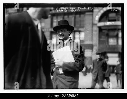 Sozialistische Verteilung von Broschüren in Union Sq., New York Stockfoto