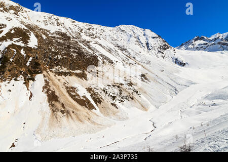 Foto eines geschmolzenen Schnee Berge in den Alpen Stockfoto