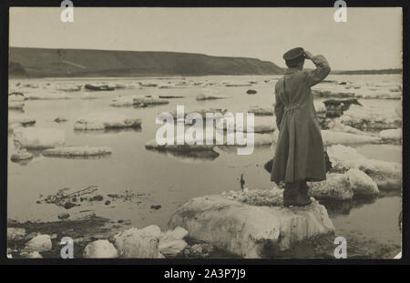 Soldat auf Eisberg, Jenissej Fluss, Sibirien grüßen Stockfoto