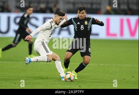 Dortmund, Deutschland. 09 Okt, 2019. firo: 09.10.2019 Fußball, 2019/2020 Landerspiel: Nationalmannschaft Deutschland - Argentinien Suat Serdar Duelle gegen Marcos Akuna | Verwendung der weltweiten Kredit: dpa/Alamy leben Nachrichten Stockfoto