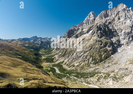 Panoramablick auf Val Ferret, in den östlichen Rand des Mont Blanc Massivs Stockfoto