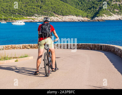 Radfahren auf dem Strand Mittelmeer Stockfoto