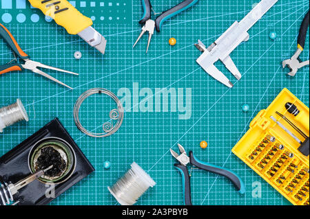 Stillleben mit Tools für handgemachte auf dem Pad. Stockfoto